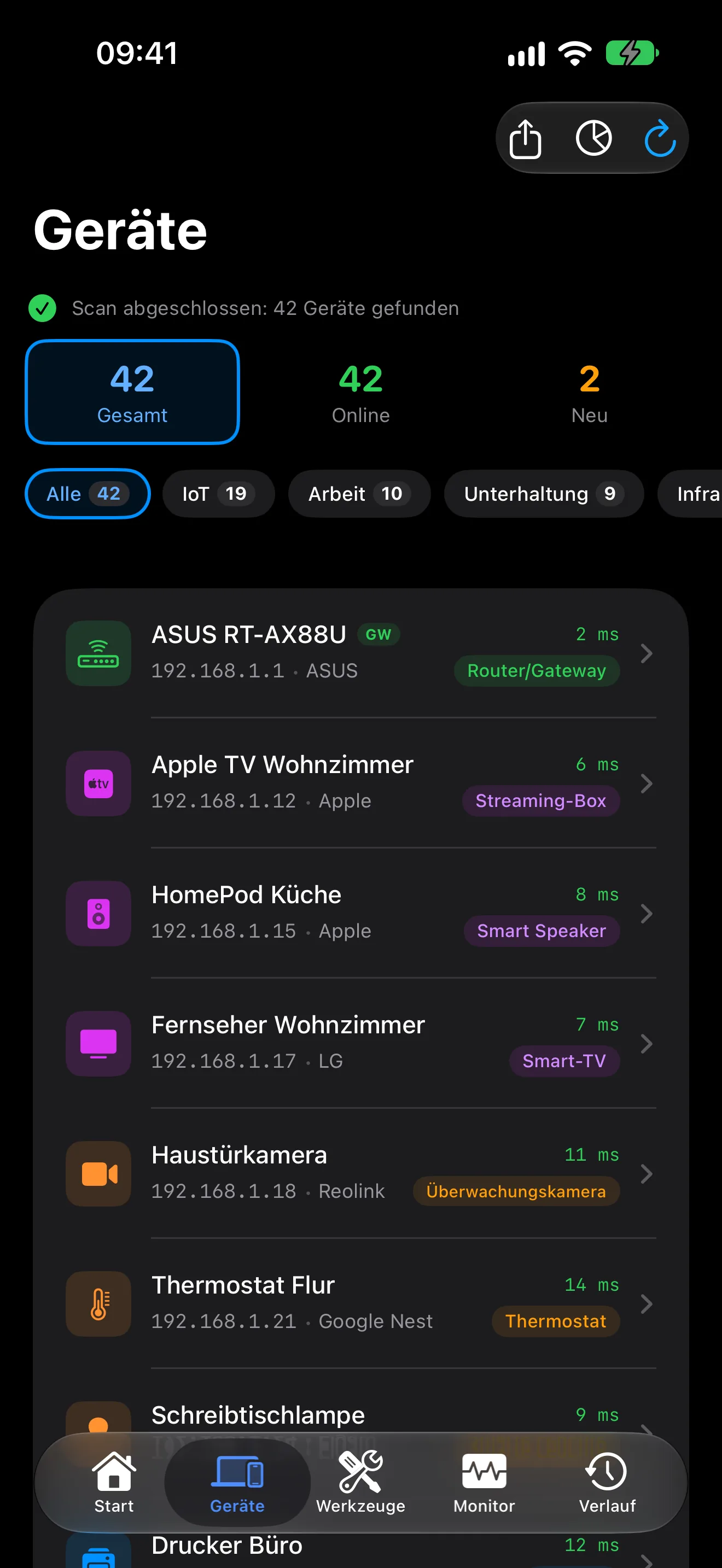 Die Geräteliste von PingKit benennt jedes Gerät im Netz nach Name, Art und Hersteller